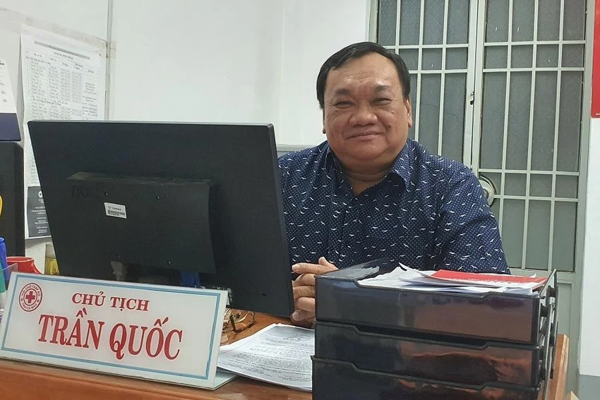 Ông Trần Quốc, Chủ tịch Hội chữ thập đỏ Việt Nam, tỉnh Cà Mau. Ảnh: TRẦN VŨ Ông Trần Quốc, Chủ tịch Hội chữ thập đỏ Việt Nam, tỉnh Cà Mau. Ảnh: TRẦN VŨ