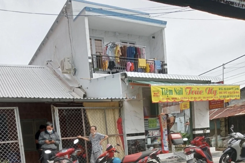 Căn nhà được cất trên đất công do phường 7, thành phố Bạc Liêu quản lý. Ảnh CTV Căn nhà được cất trên đất công do phường 7, thành phố Bạc Liêu quản lý. Ảnh CTV