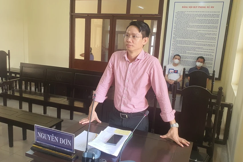 Ông Huỳnh Thanh Lam tại phiên xử sơ thẩm yêu cầu VKSND TP Cà Mau bồi thường oan sai sáng nay 9-5-2023. Ảnh: TRẦN VŨ Ông Huỳnh Thanh Lam tại phiên xử sơ thẩm yêu cầu VKSND TP Cà Mau bồi thường oan sai sáng nay 9-5-2023. Ảnh: TRẦN VŨ