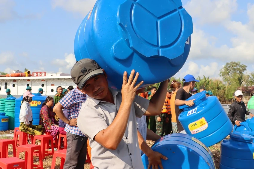 3 tàu chở nước của quân khu 9 2.jpg