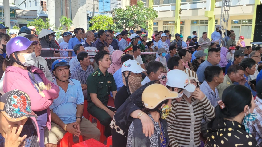 Đưa người trốn đi nước ngoài đánh bắt hải sản 2.jpg