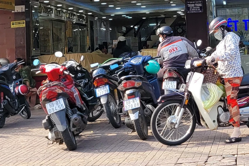 Một tiệm vàng ở Cà Mau bị khám xét trong đêm.jpg