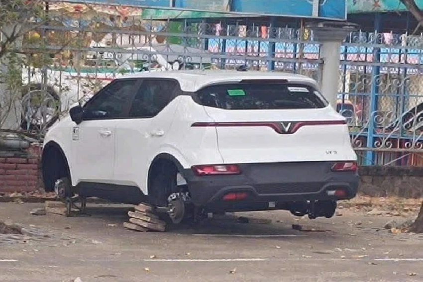 Mất 4 bánh xe ô tô Bạc Liêu 1.jpg
