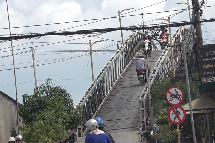Cây cầu sắt Cái Đôi Vàm1.png