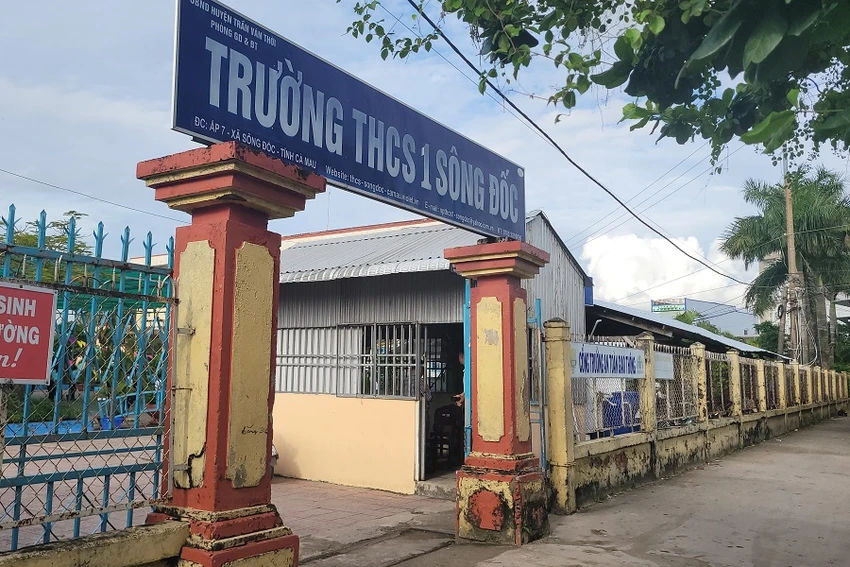 Nhân viên cấp nước 1.jpg